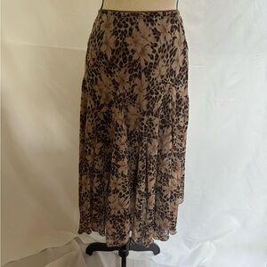 Soft feminine summer/fall skirt.Size XS